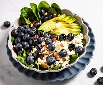 Salat med blåbær, feta og avokado